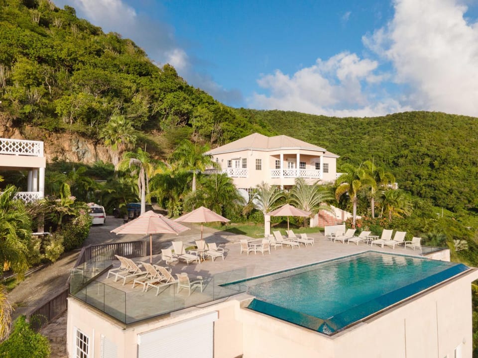 Property building, Natural landscape, Swimming pool, Parking
