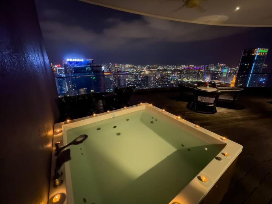 The presidential Penthouses KLCC Apartment in Federal Territory of Kuala Lumpur