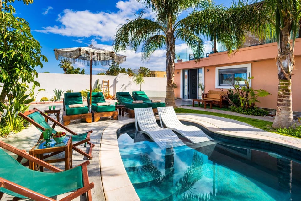 Pool view, Swimming pool, sunbed