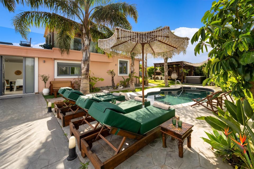 Property building, Day, sunbed