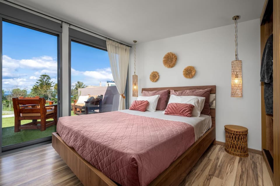 Bed, View (from property/room), Balcony/Terrace, Photo of the whole room, Bedroom