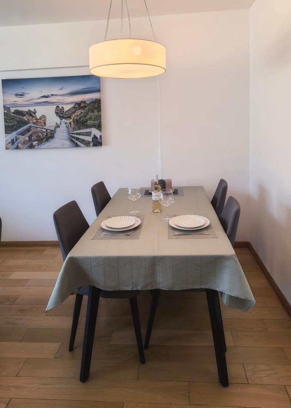Seating area, Dining area