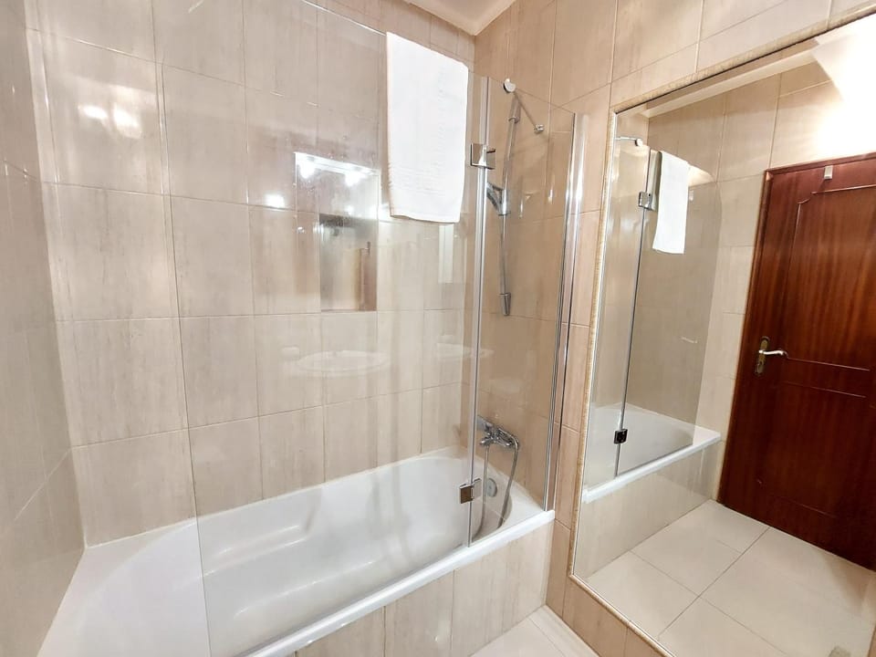 Shower, Bathroom, Bath, towels