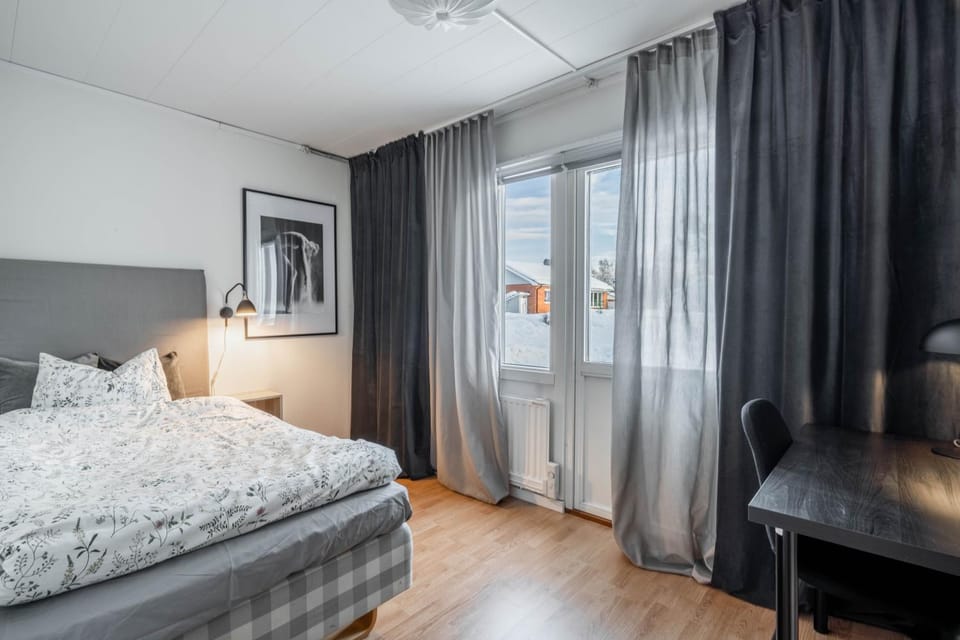 Property building, Bed, Bedroom
