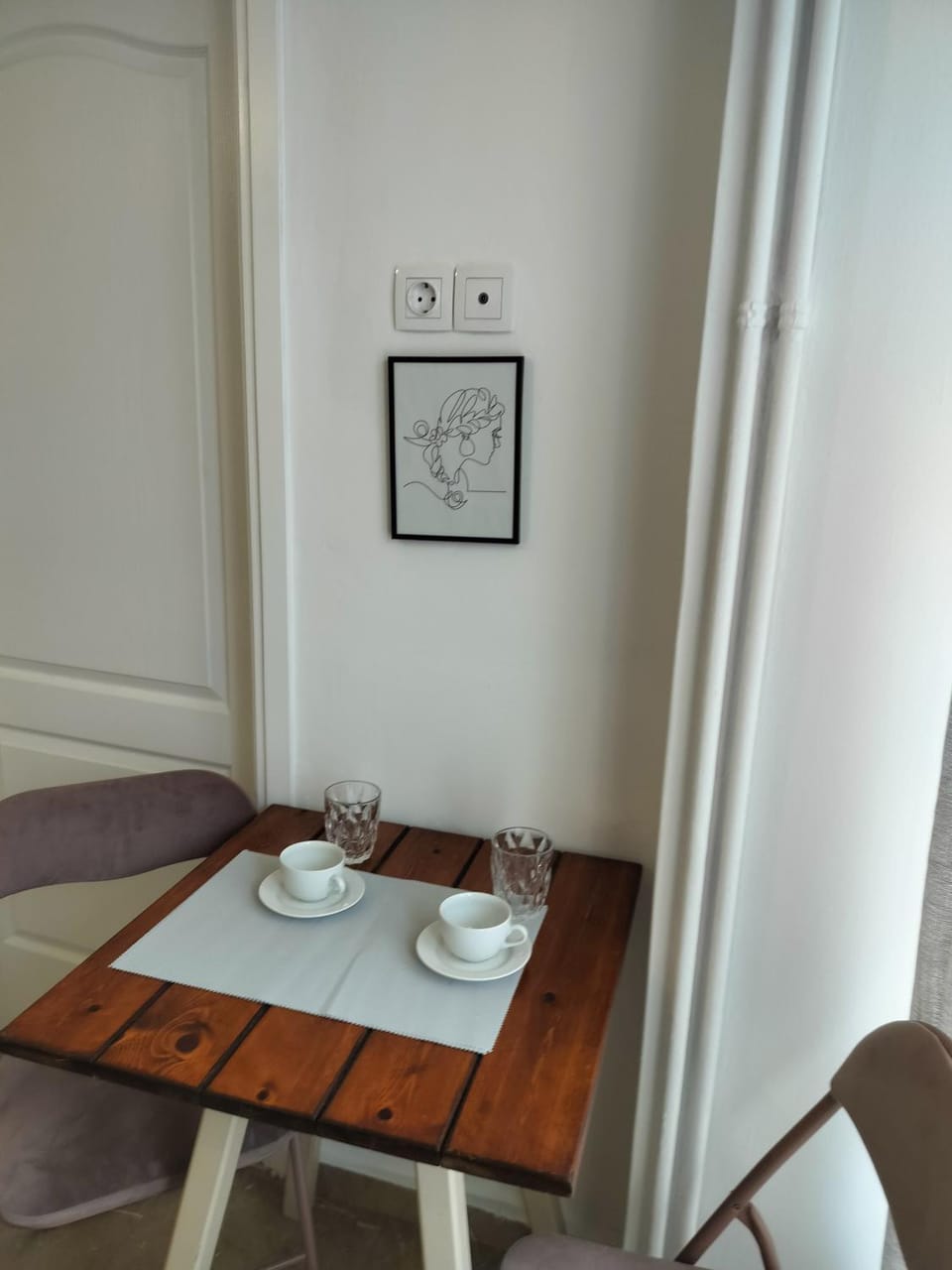 Coffee/tea facilities, Kitchen or kitchenette, Living room, Seating area, Dining area