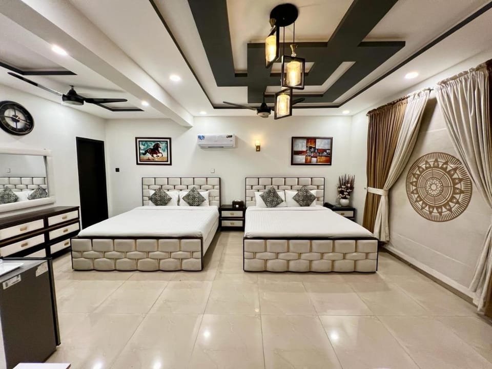 Bed, Living room, Photo of the whole room, Seating area, Bedroom, air conditioner