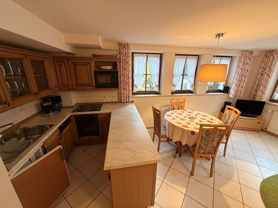 Oberbauernhof - Wohnung Am Garten -- Moderne FeWo im schönen Schwarzwaldhaus Apartment in Ortenau