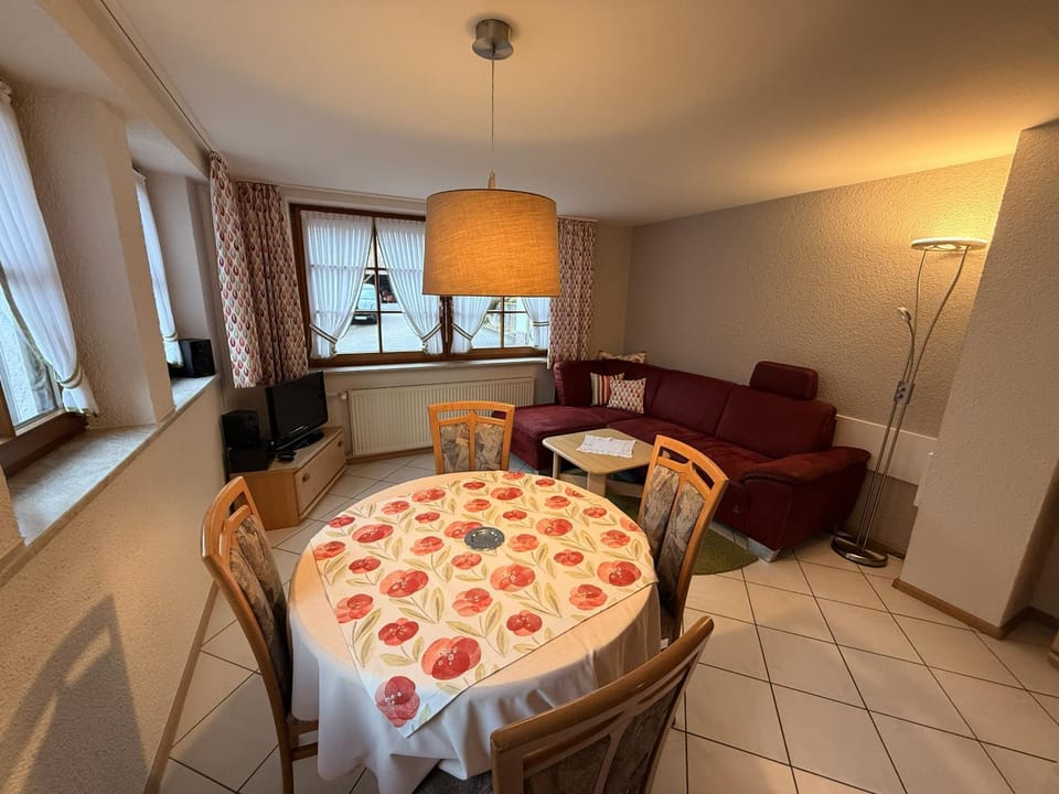 Oberbauernhof - Wohnung Am Garten -- Moderne FeWo im schönen Schwarzwaldhaus Apartment in Ortenau
