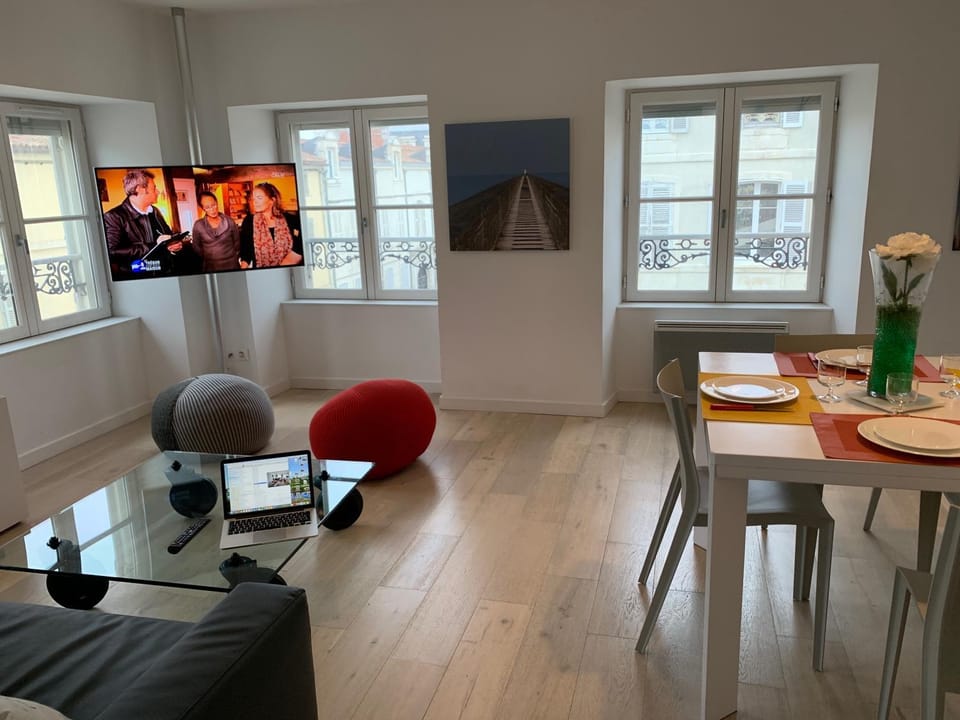 Living room, Dining area