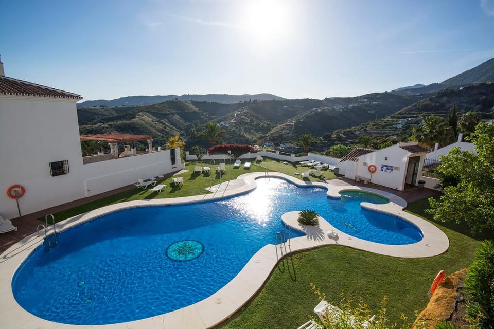 Penthouse 17A, Frigiliana 2 bedroom, Pool, Large Terrace and Amazing views in the center of Frigiliana HansOnHoliday Rentals Apartment in Frigiliana