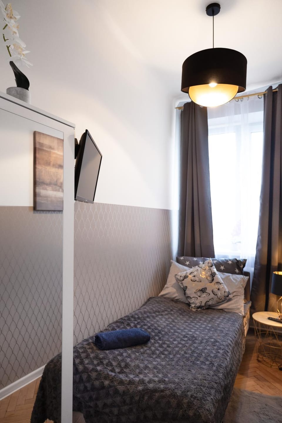 Bed, TV and multimedia, Photo of the whole room