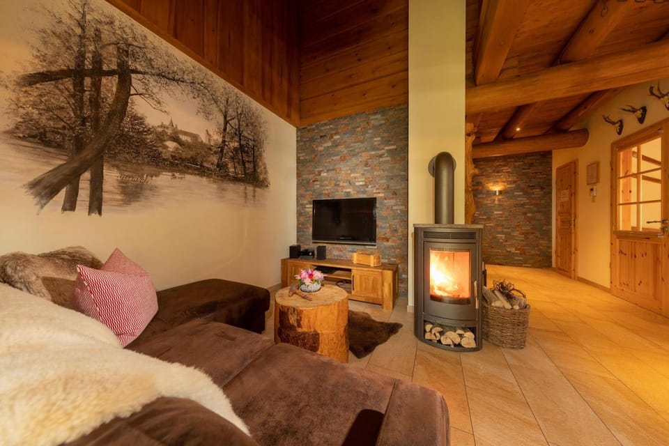 TV and multimedia, Living room, Seating area, Evening entertainment, flat iron