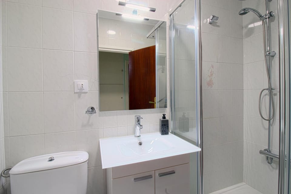 Shower, Bathroom, towels