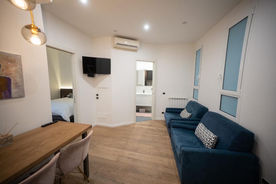Bed, TV and multimedia, Living room, Dining area, Breakfast, air conditioner