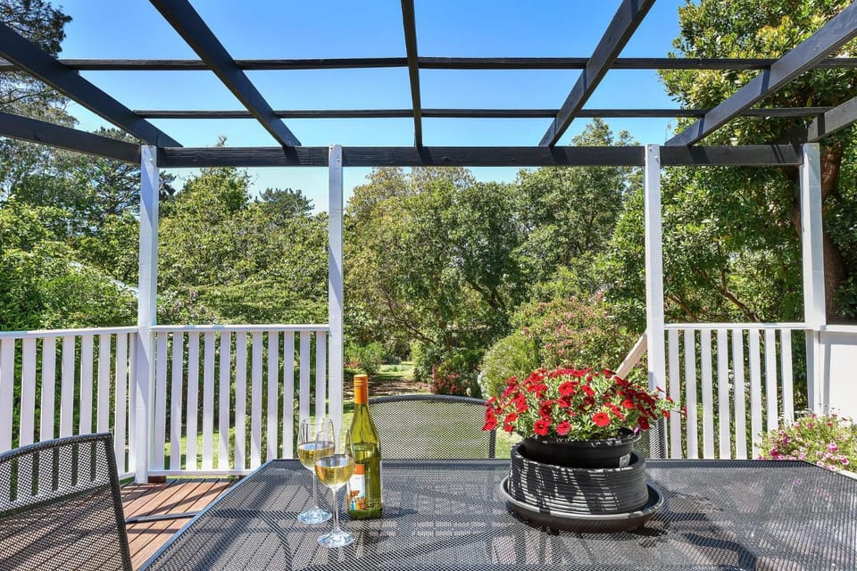 Patio, Day, Garden, View (from property/room), Balcony/Terrace, Dining area, Garden view