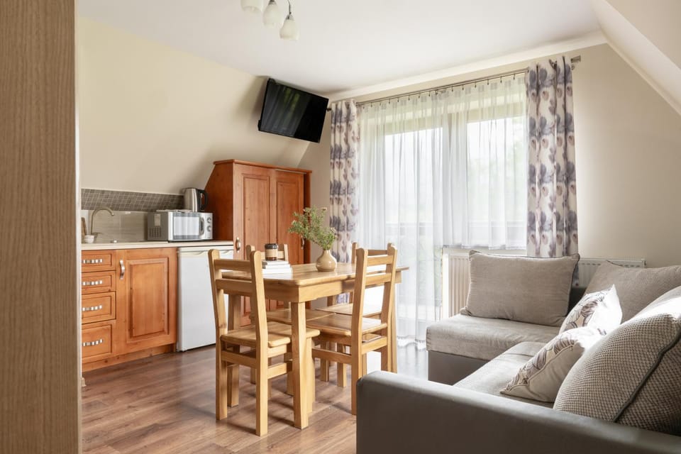 TV and multimedia, Kitchen or kitchenette, Living room, Dining area