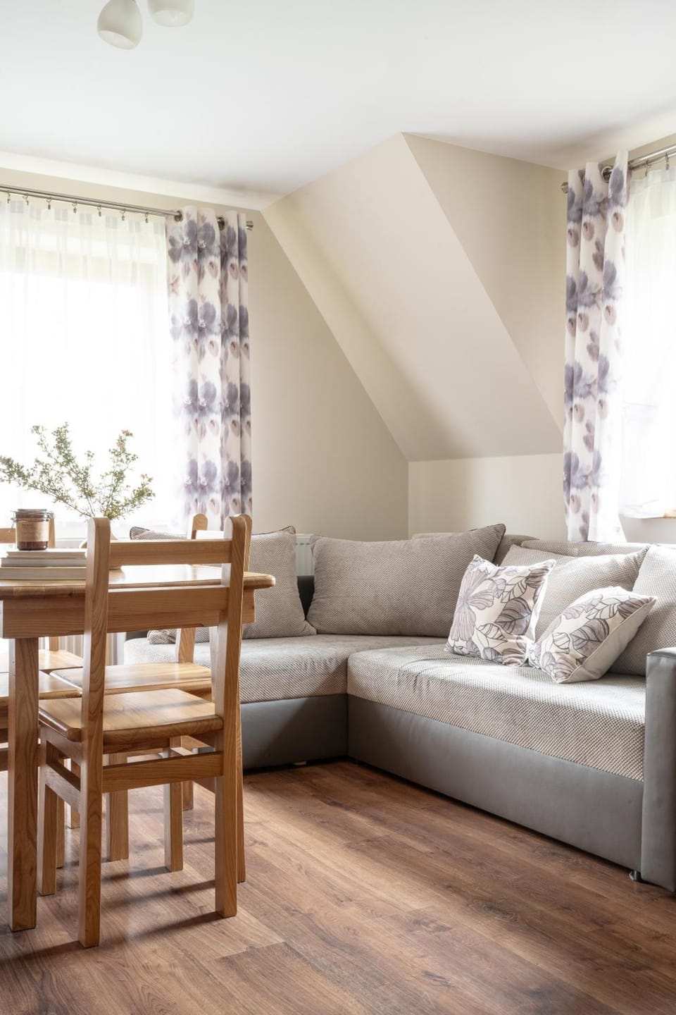 Living room, Photo of the whole room, Seating area