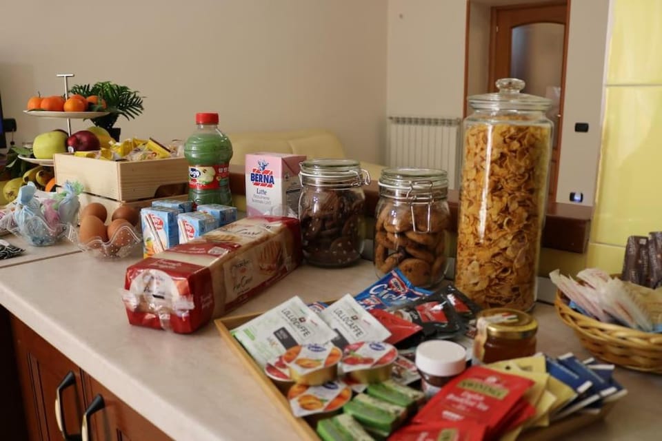 Breakfast, Continental breakfast, Buffet breakfast