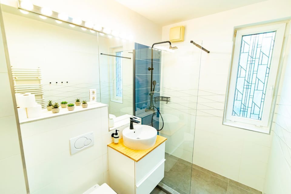Shower, Bathroom, towels