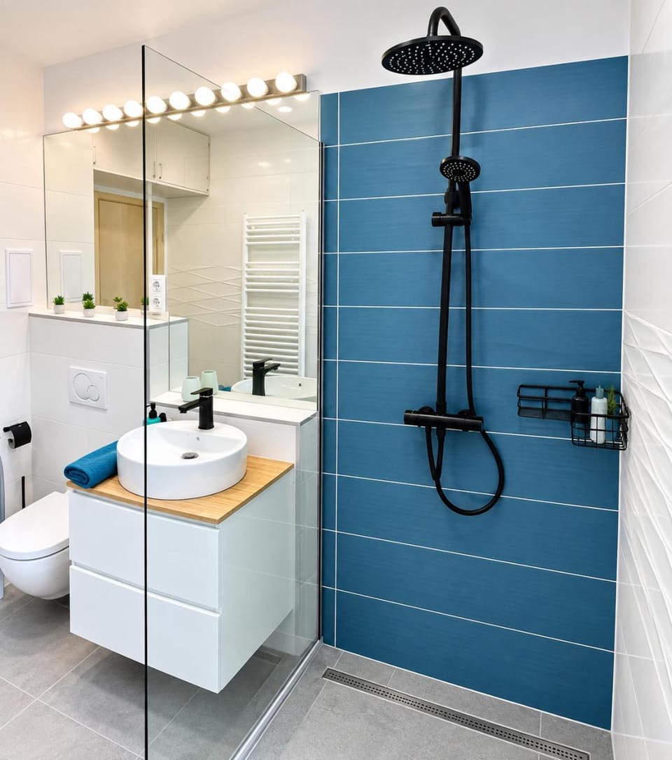Toilet, Bathroom, towels