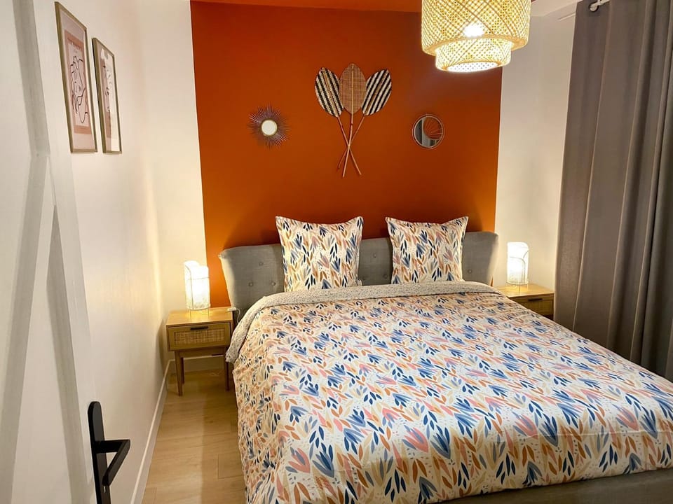 Bed, Photo of the whole room, Bedroom