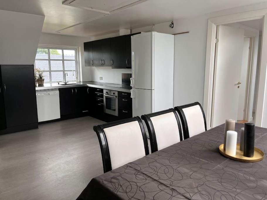 Kitchen or kitchenette, Dining area, dishwasher, oven, stove