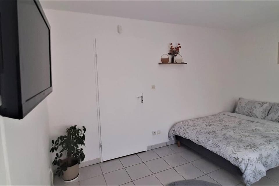 Bed, TV and multimedia