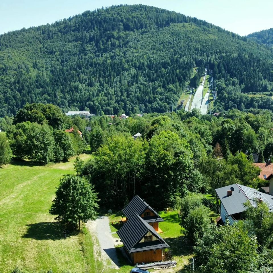 Property building, Nearby landmark, Day, Neighbourhood, Natural landscape, Bird's eye view, Mountain view