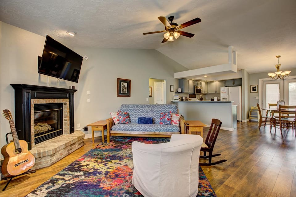 Hello Dolly! 3 beds, 2 bath, 2 TV's, Fireplace, Quiet Neighborhood in Star, ID minutes from walking trails and river views House in Oregon