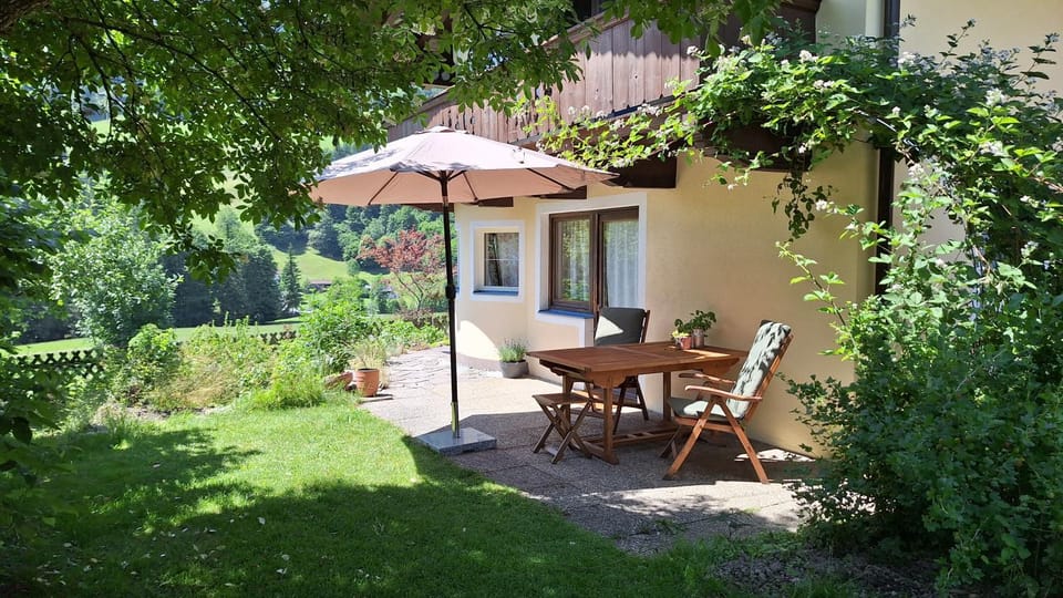 Property building, Spring, Day, Garden, Garden, Balcony/Terrace, Seating area, Autumn, Garden view, pet friendly