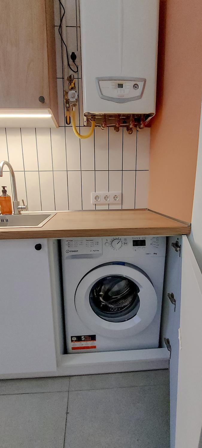 Kitchen or kitchenette, heating, washing machine