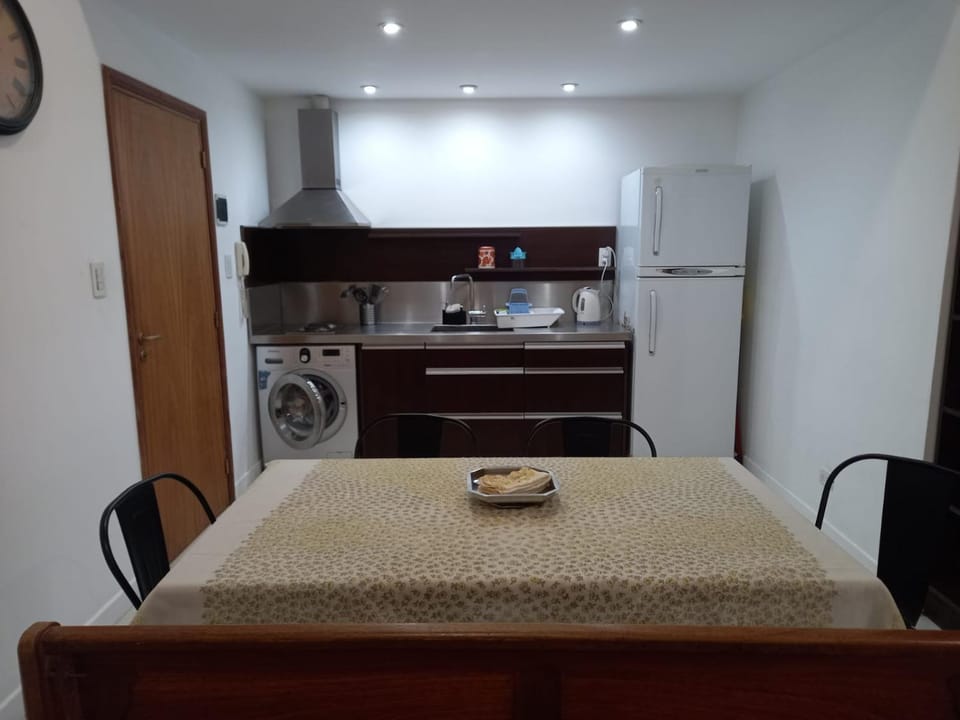 Kitchen or kitchenette, Dining area, minibar, stove, washing machine