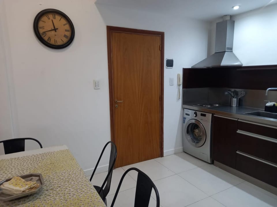 Kitchen or kitchenette, Dining area, minibar, washing machine