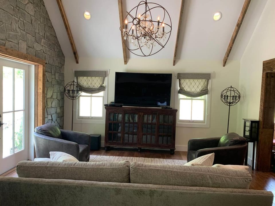 TV and multimedia, Living room, Family