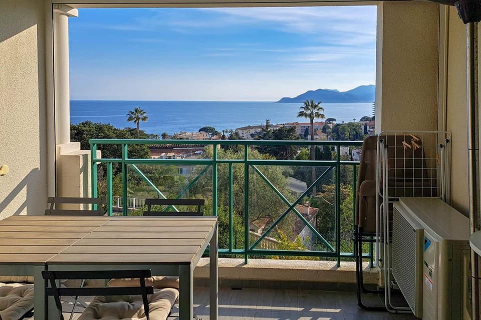 Apartment with AC terrace sea view swimming pool parking -BENAKEY Apartment in Cannes