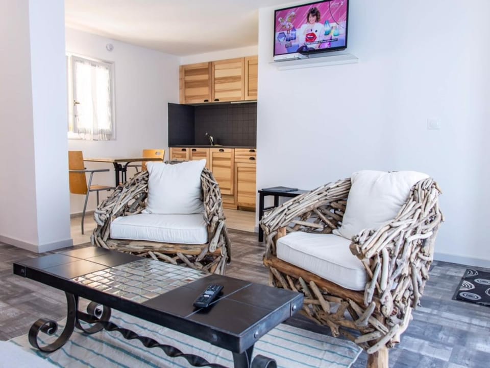 Magnifique T2 à Balaruc-les-Bains avec Balcon, WiFi et Animaux Bienvenus - FR-1-503-143 Apartment in Balaruc-les-Bains