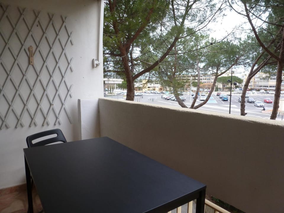 T2 lumineux avec balcon près des Thermes - FR-1-503-144 Apartment in Balaruc-les-Bains