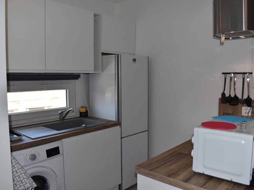 Studio cosy avec balcon et climatisation, proche des thermes - FR-1-503-140 Apartment in Balaruc-les-Bains