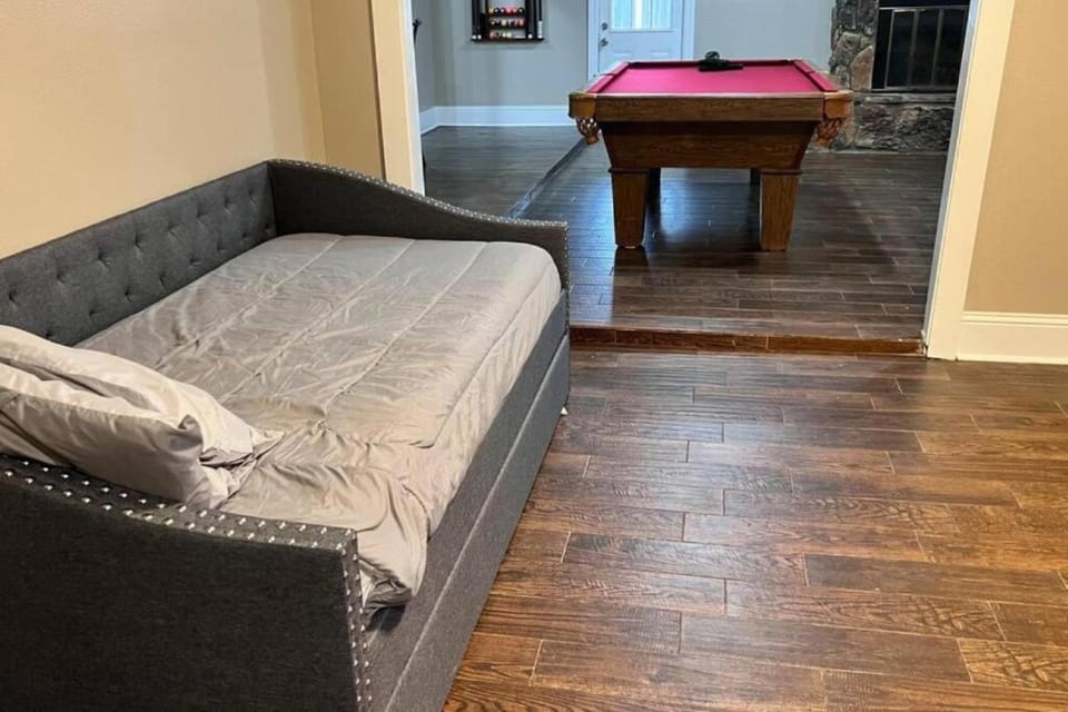 Bed, Living room
