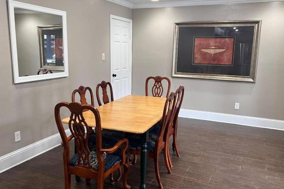 Seating area, Dining area