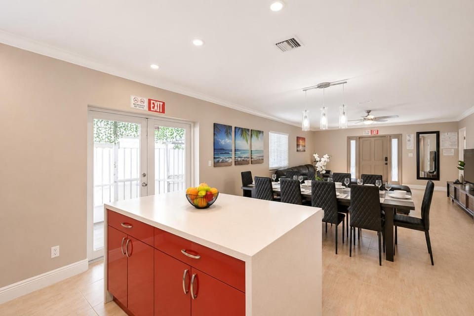 Kitchen or kitchenette, Living room, Dining area