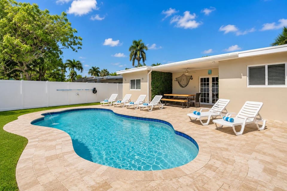 Property building, Patio, Pool view, Swimming pool, sunbed