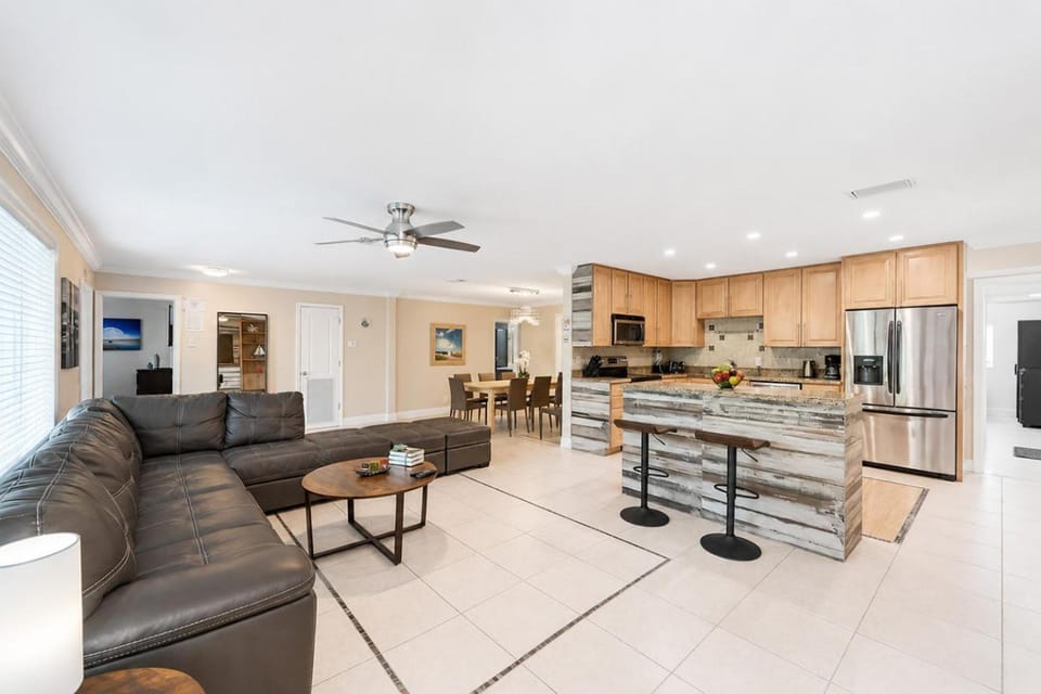 Kitchen or kitchenette, Living room, Dining area