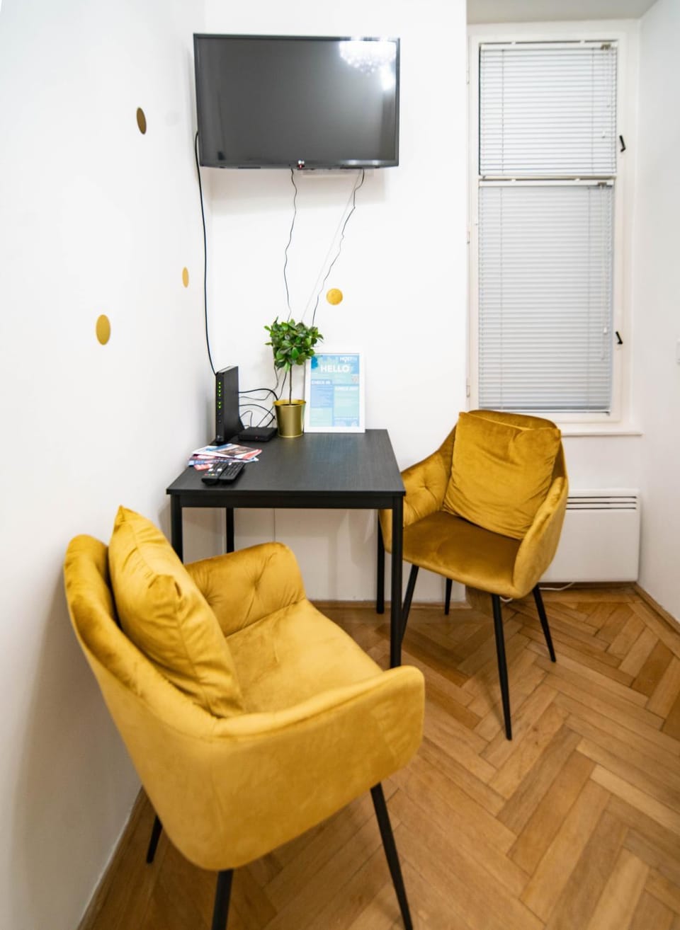 TV and multimedia, Seating area