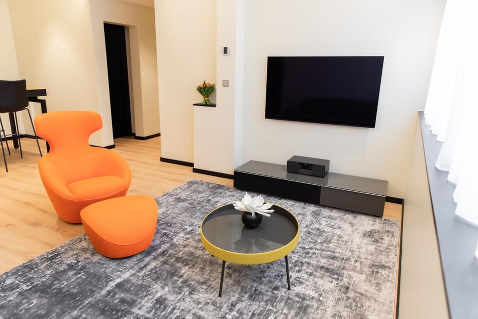 TV and multimedia, Living room, Seating area, air conditioner