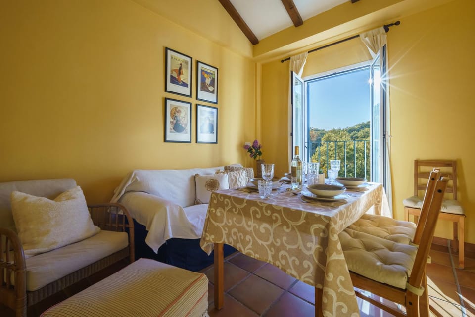 View (from property/room), Living room, Seating area, Dining area