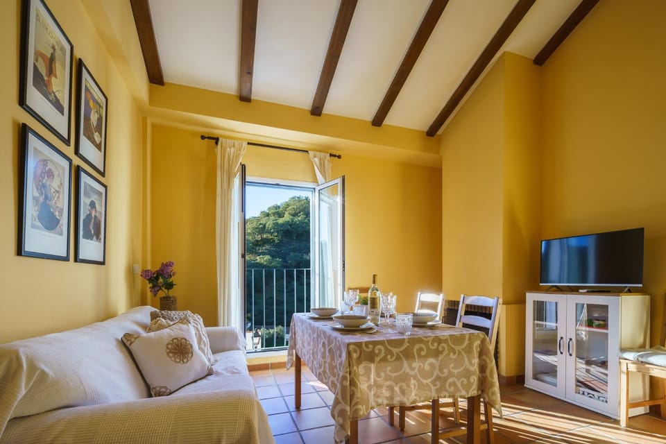 View (from property/room), Living room, Dining area