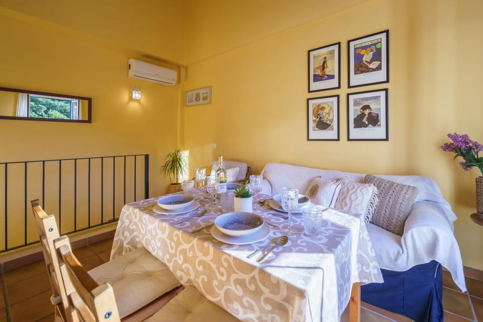 Living room, Seating area, Dining area, air conditioner