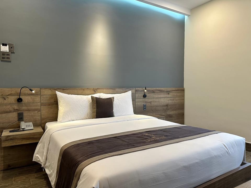 Bed, Photo of the whole room, Bath
