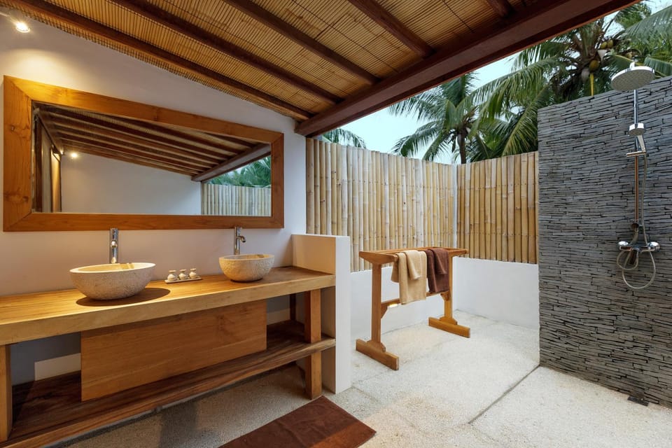 Shower, Day, Bathroom, Decorative detail, Open Air Bath, towels